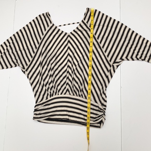 Unique Ella Moss - top - partly open in the back - black/white/beige str… - Picture 6 of 10